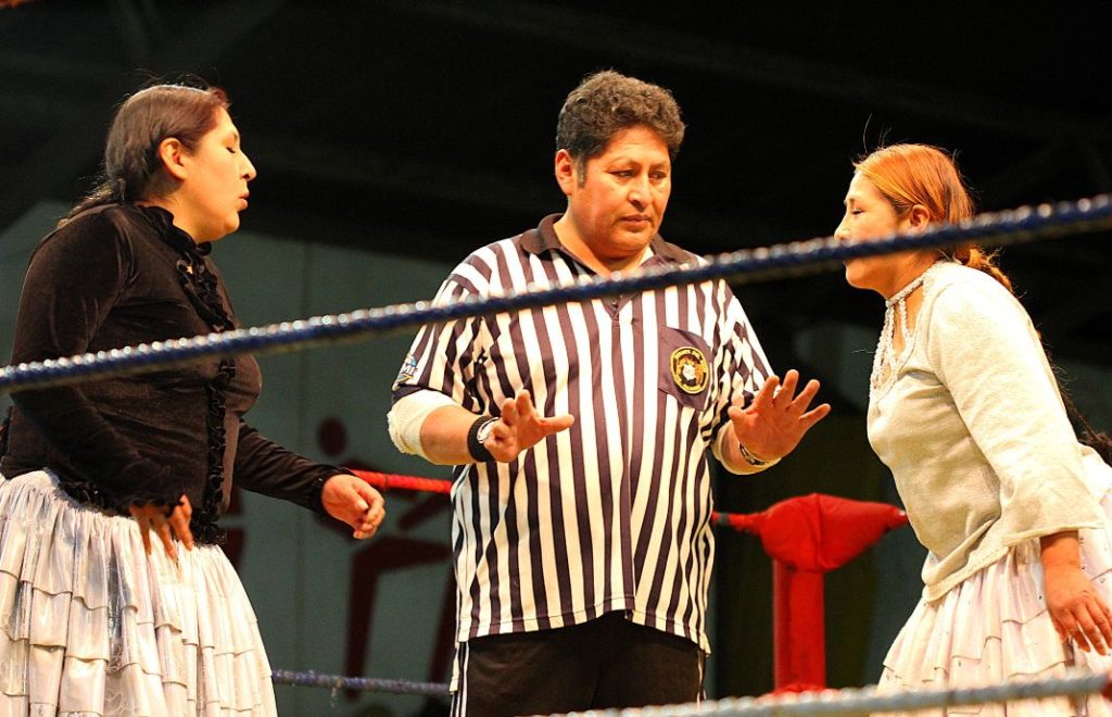 Cholita wrestling i La Paz