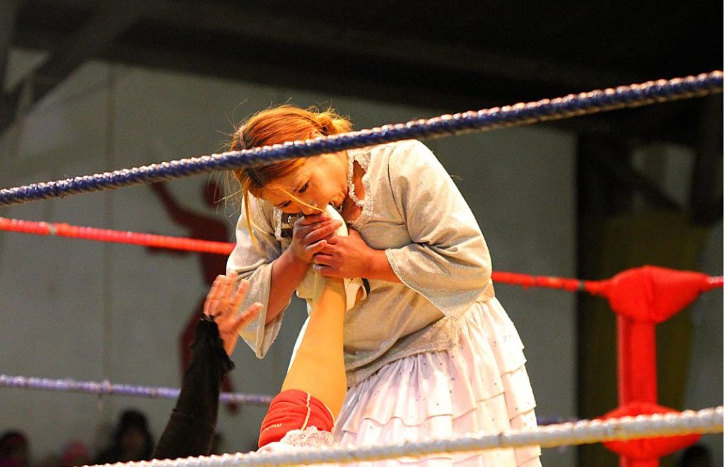 Cholita Wrestling kan oppleves i La Paz