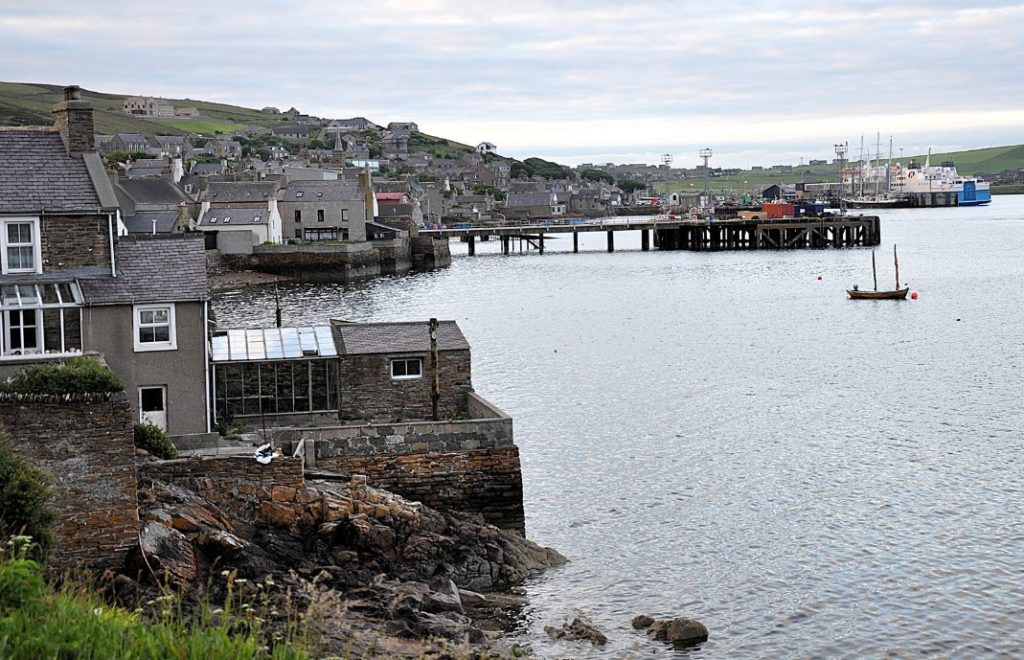 Stromness - en by formet av havet