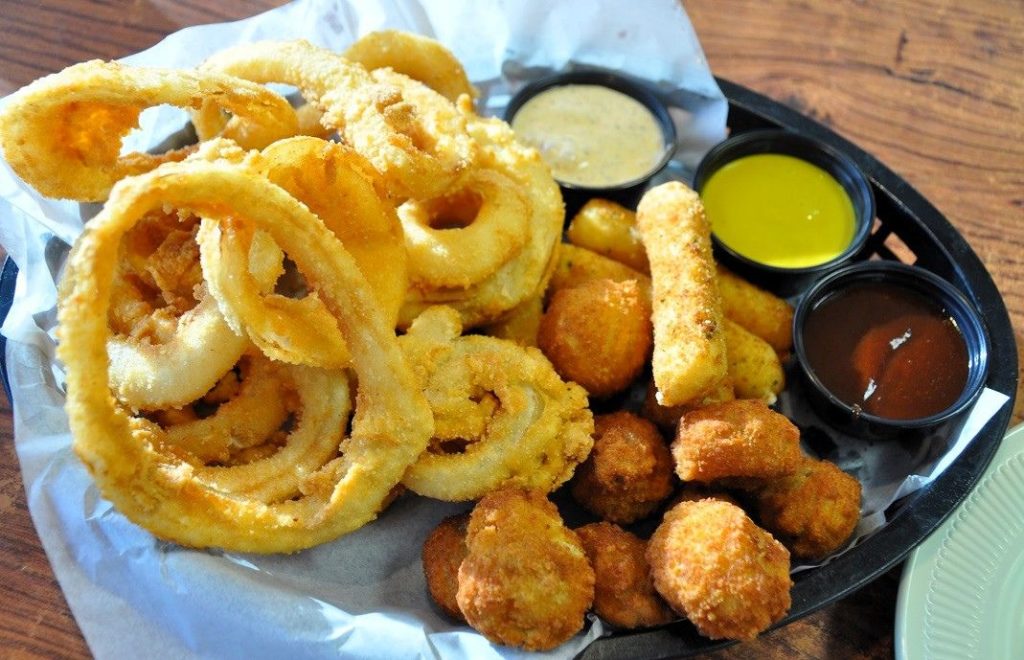 Typisk amerikansk: Løkringer, mozzarella sticks og jalapenos peppers