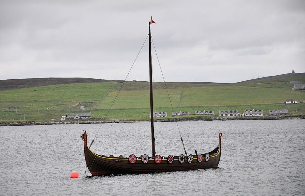 Vikingånden ligger som et mykt teppe over Shetlandsøyene