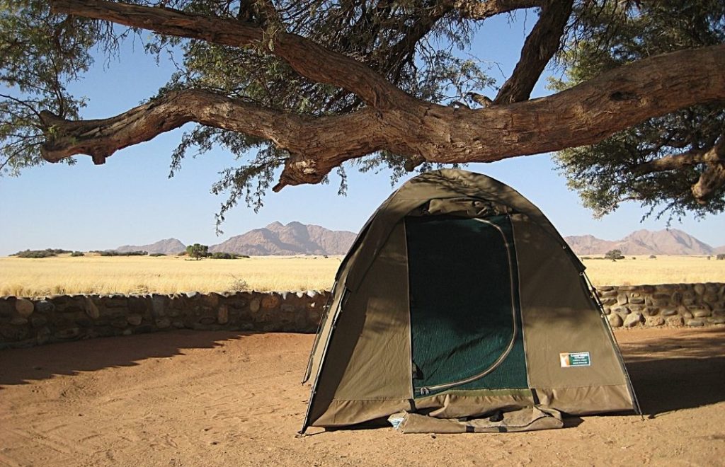 I Namibia kan du overnatte i telt