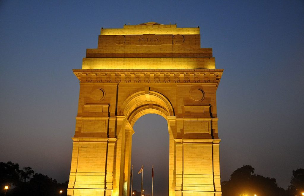 India Gate, en 42 meter høy triumfbue, ble oppført av engelskmennene.