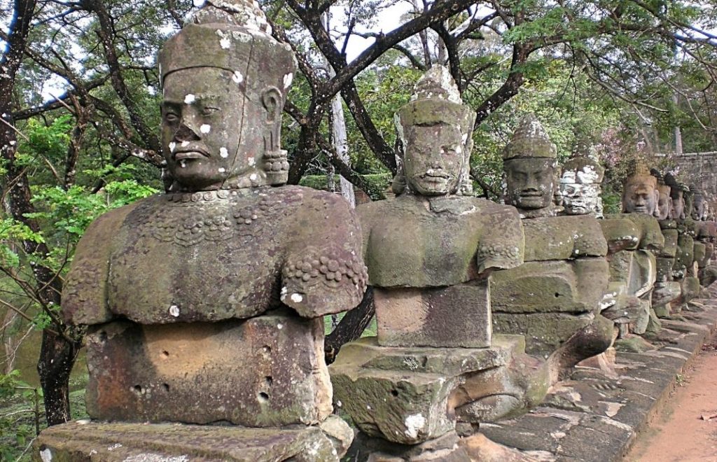 Imponerende byggverk ved Angkor Wat