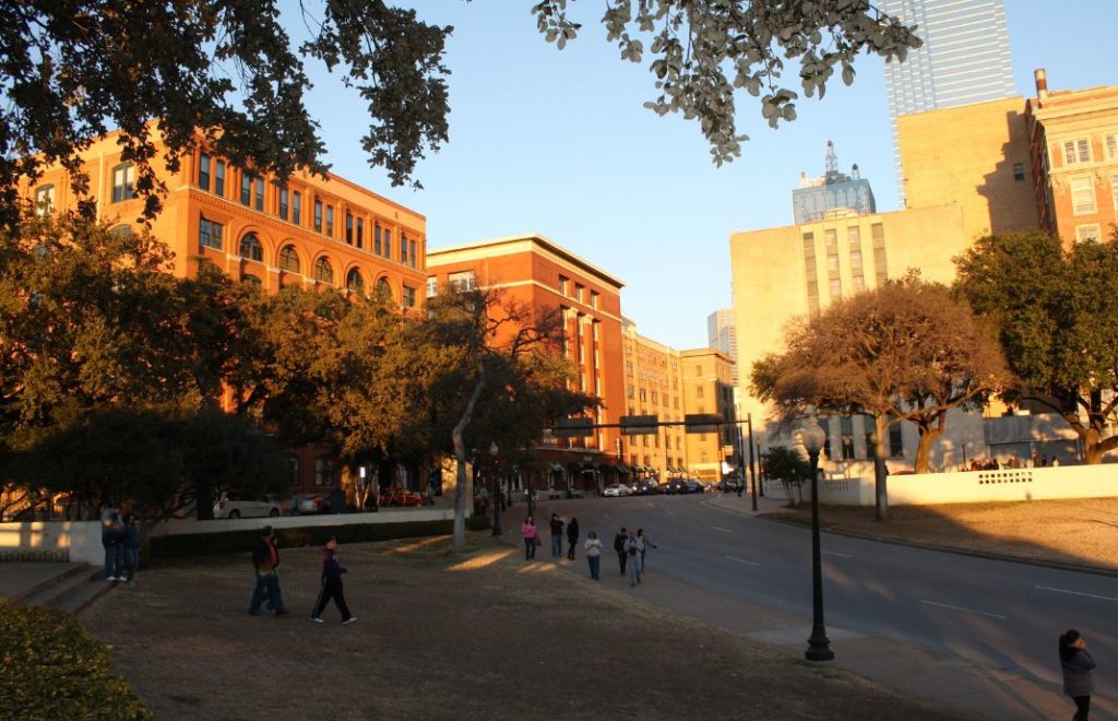 Dealey Plaza og Six Floor Museum i Dallas
