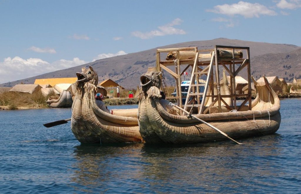Sivbåter på Lake Titicaca
