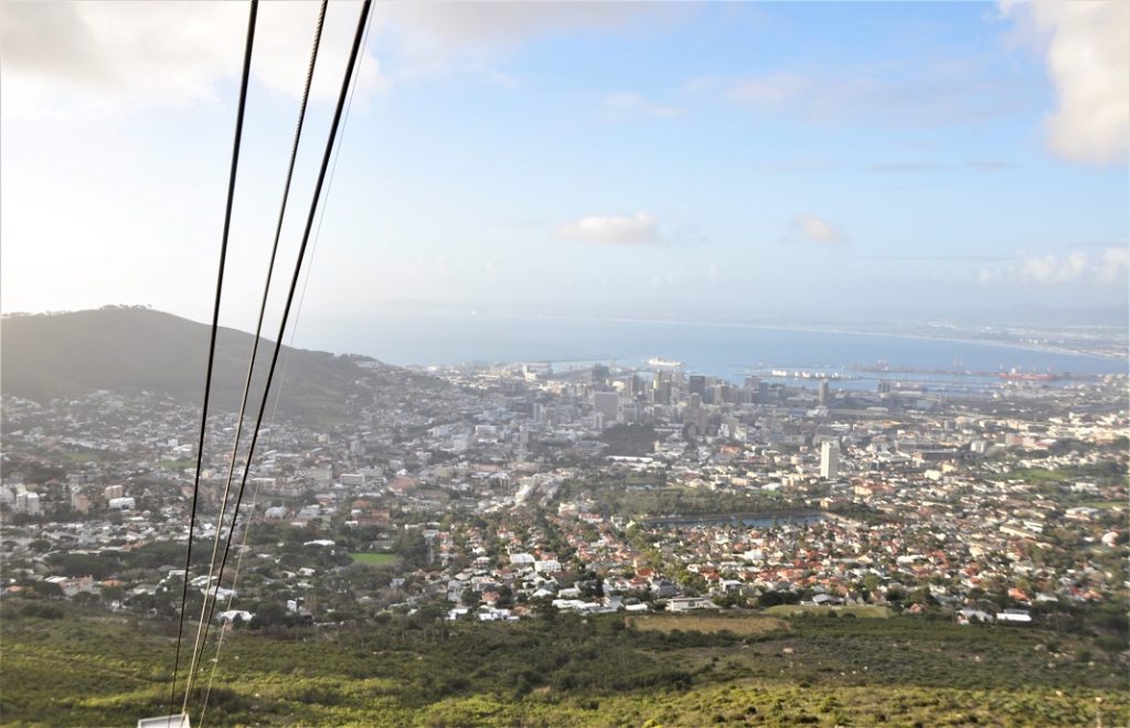 Moderbyen Cape Town sett fra nedre stasjon på Table Mountain