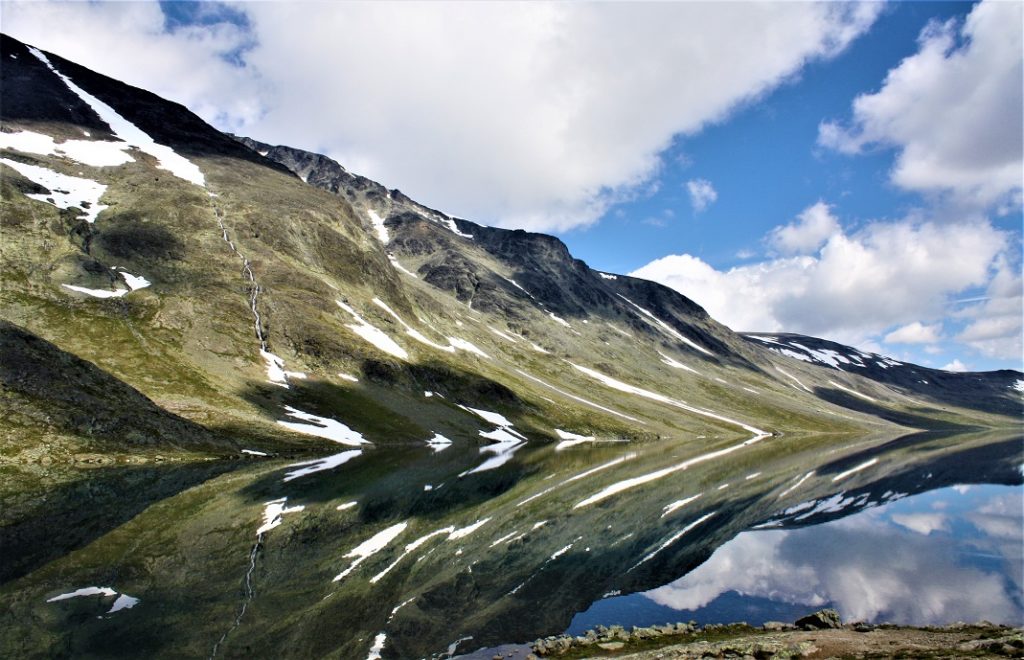 Besseggen er en av Norges vakreste turer