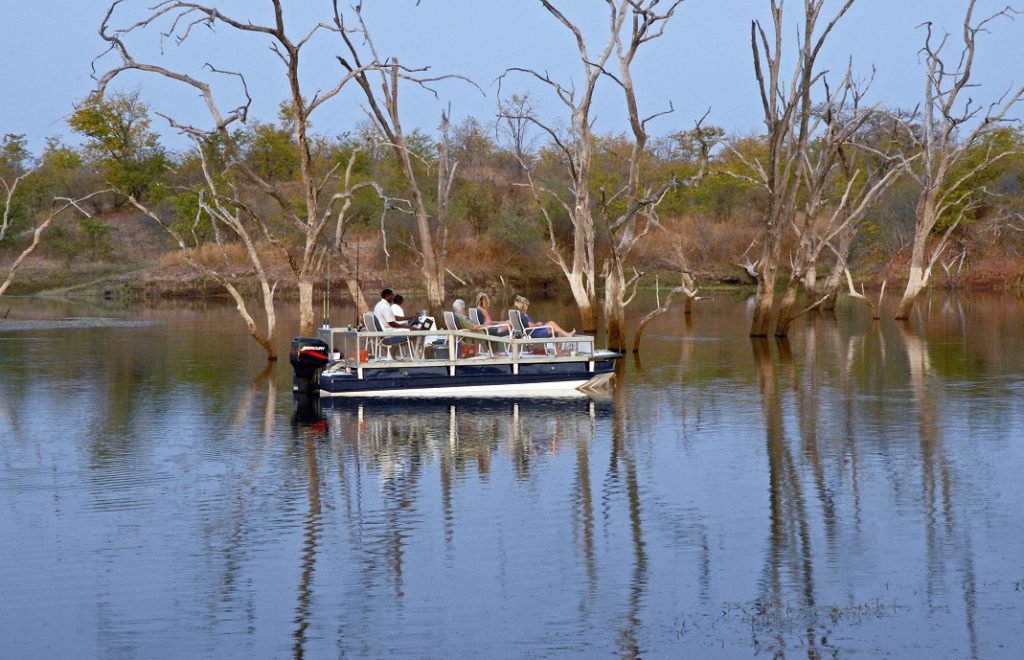 Cruise på vakre Lake Kariba i Zimbabwe