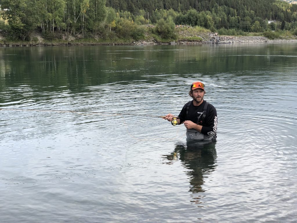 Bli med Hans fra Værfast på fisketur i Lågen. 