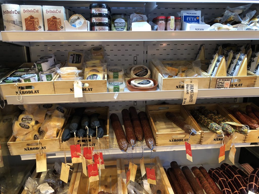Noe for en hver smak i disken hos Annis Pølsemakeri. 