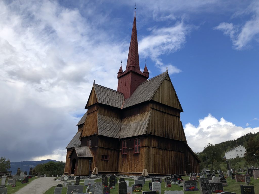 Ringebu Stavkirke langs Gudbrandsdalsvegen