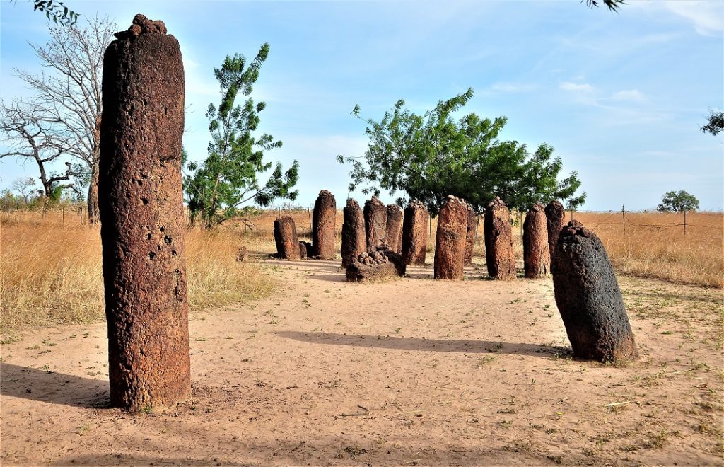 Wassu Stone Circles er blant de største og best vedlikeholdte.