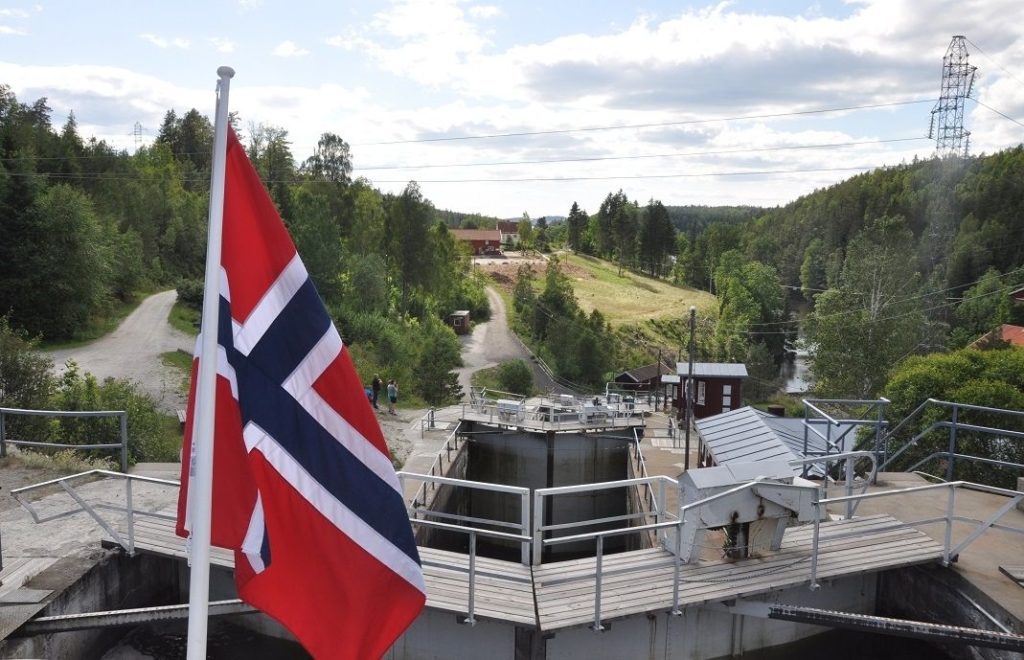 MS Brekke og slusene i Halden