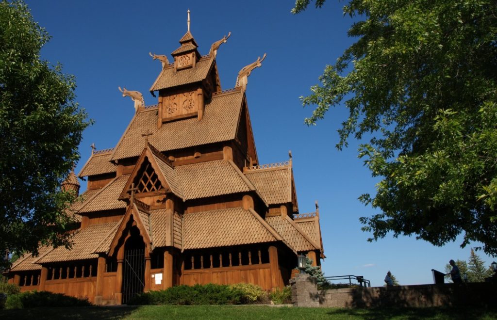 En replika av en norsk stavkirke i North Dakota.