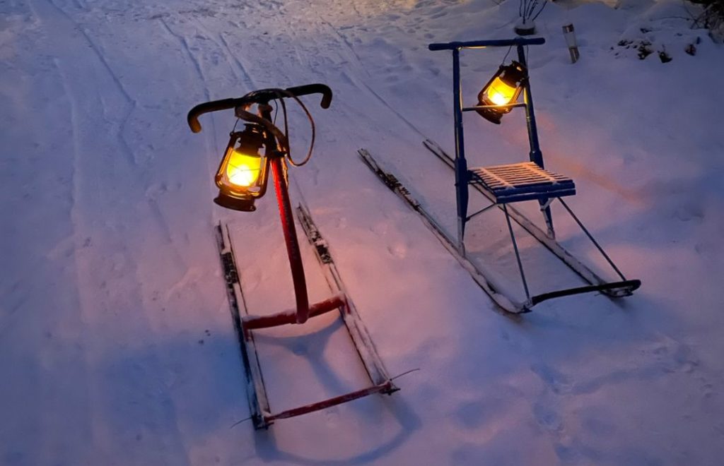 På sparlstøtting i mørketi skogene utenfor Tallinn