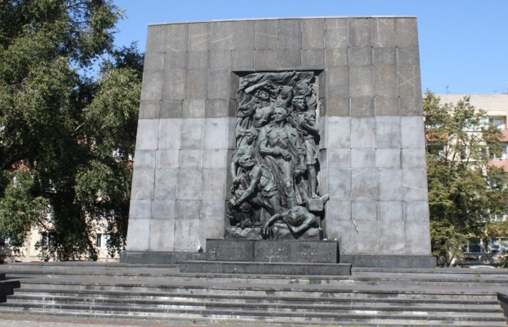 Monumentet over ghettoens helter i Warszawa. 