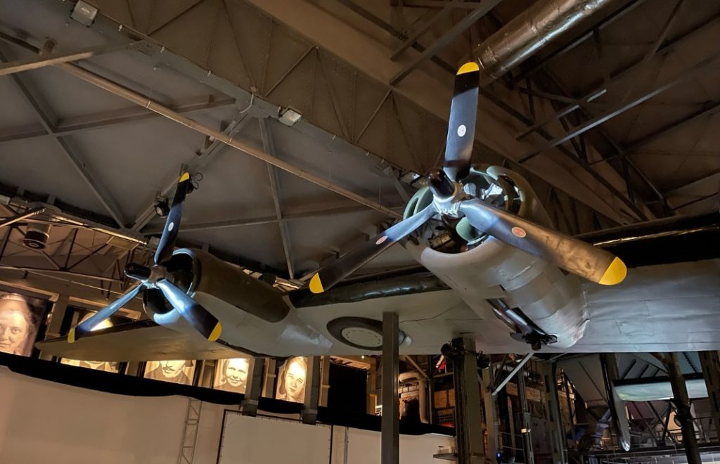Replika av en Liberator B-24J (bombefly) i Warsaw Rising Museum. 