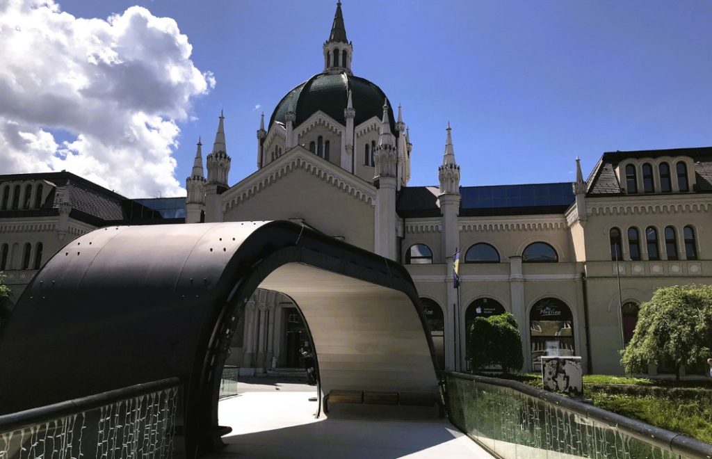 Bridge Festina Lente er et moderne innslag i Sarajevo. 