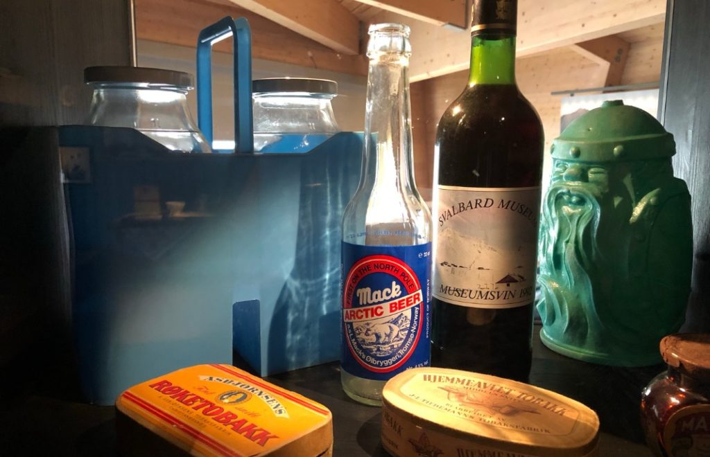 Mat og drikke fra gamle tider på Svalbard Museum. 