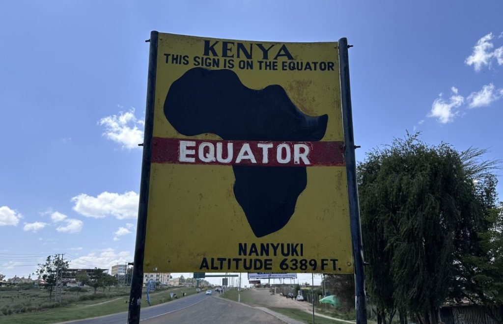 Skilt for ekvator i Kenya