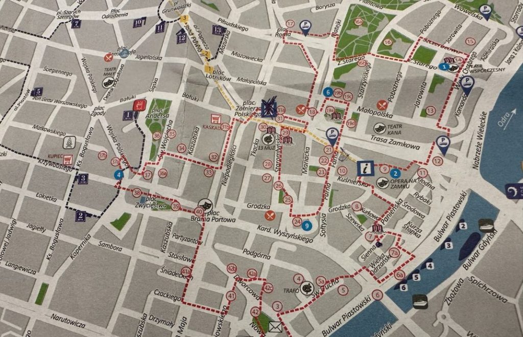 Den røde linjen er Szczecins måte å merke turiststien på. 