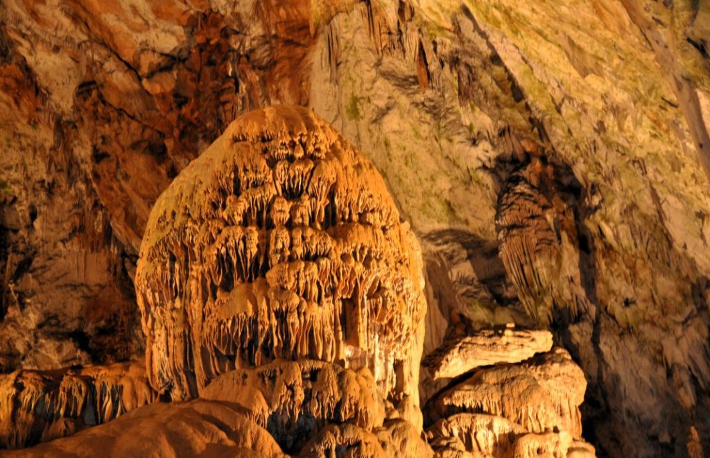 Postonja Cave er en av de mest besøkte i Europa. 