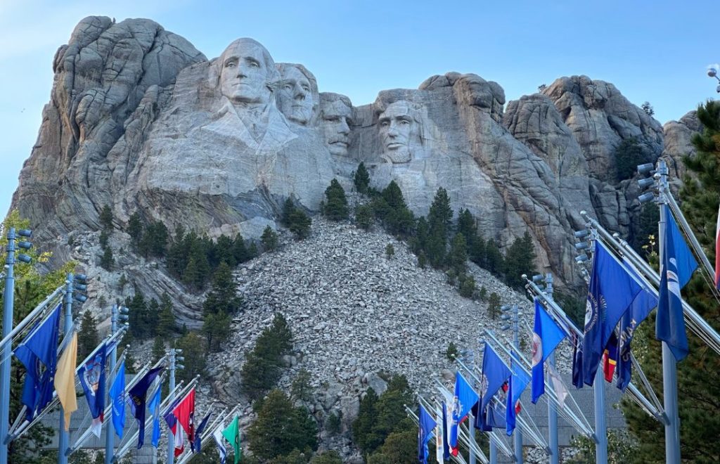 Mount Rushmore og Avenue of Flags i South Dakota, USA