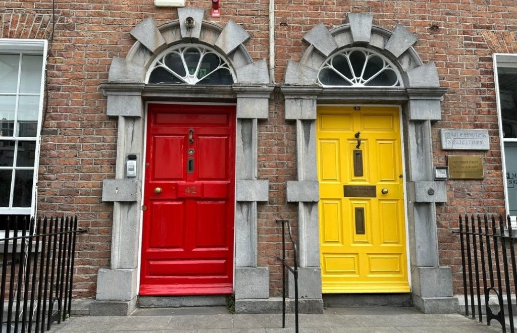 Kilkenny er rik på sjarm, avslappende atmosfære, smale gater, livlige puber, historie, kunst og katedraler