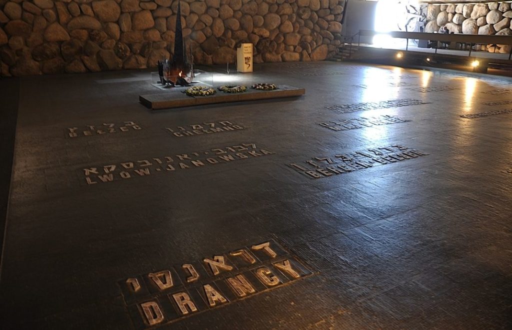 Den evige flamme brenner sterkt i Hall of Remembrance