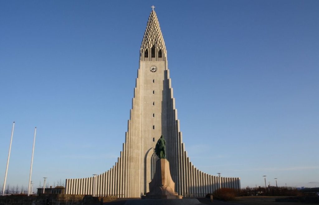 Den vakre Hallgrímskirkja i Reykjavik
