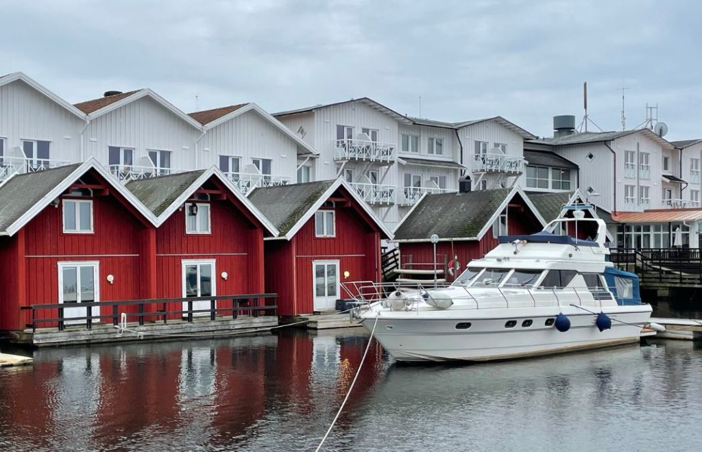 Tanumstand ligger vakkert til ved havet